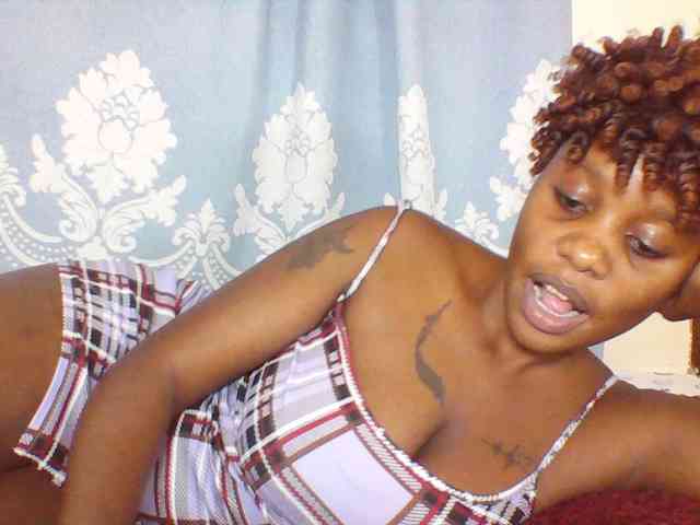 Prettydarksin webcam