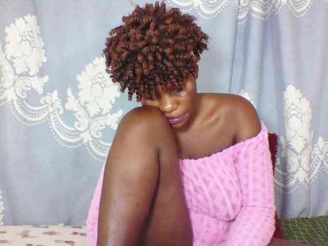 Prettydarksin webcam