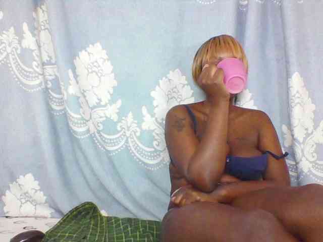 Prettydarksin webcam