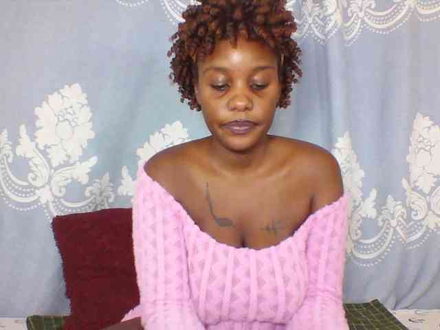 Prettydarksin webcam