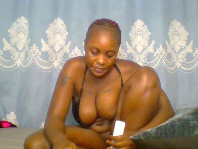 Prettydarksin webcam