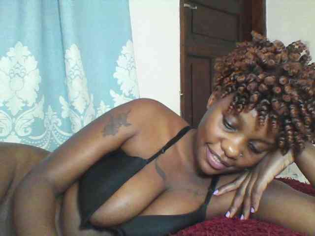 Prettydarksin webcam