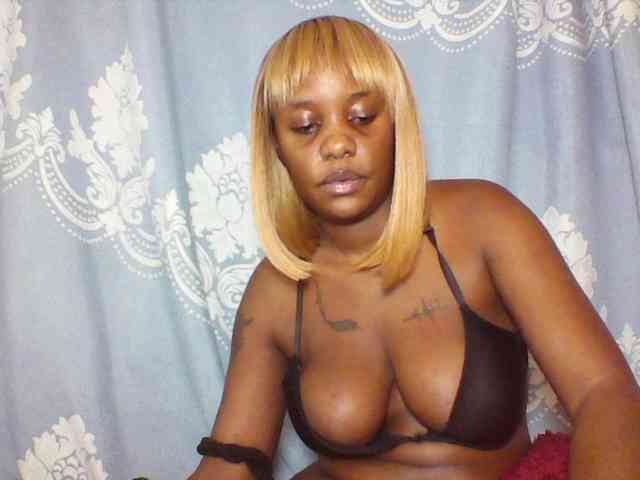 Prettydarksin webcam