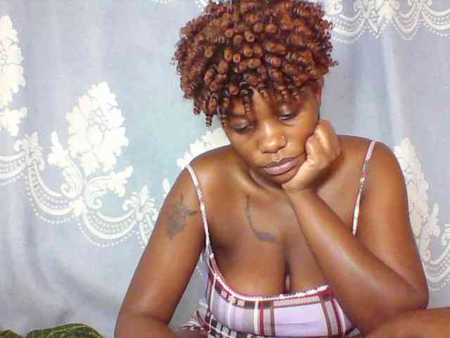 Prettydarksin webcam