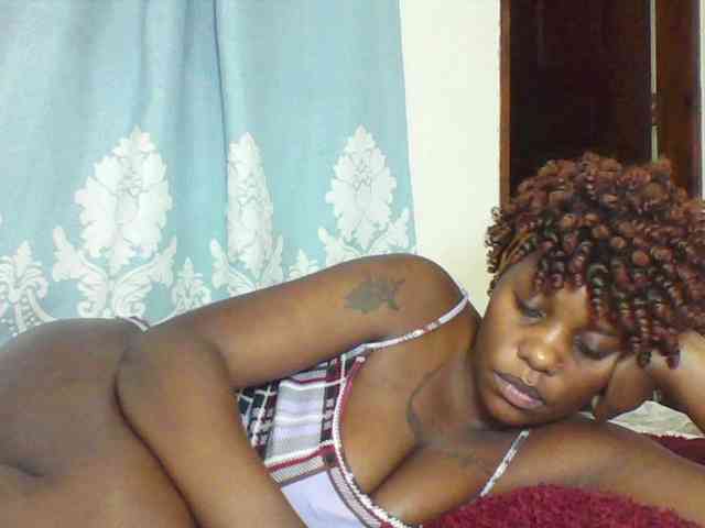Prettydarksin webcam