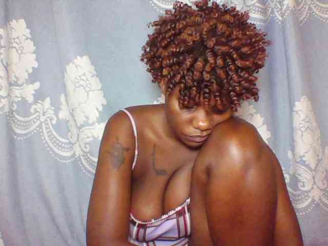 Prettydarksin webcam