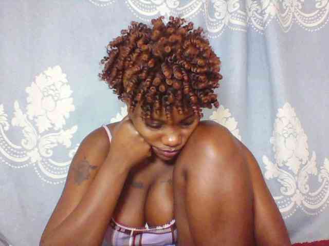 Prettydarksin webcam