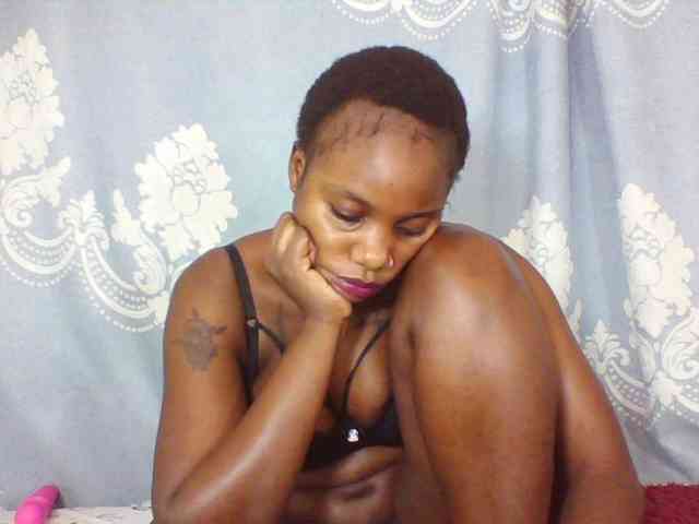 Prettydarksin webcam