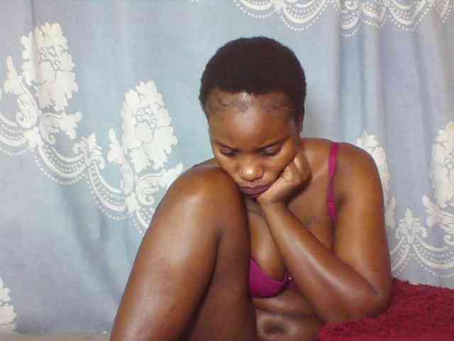 Prettydarksin webcam