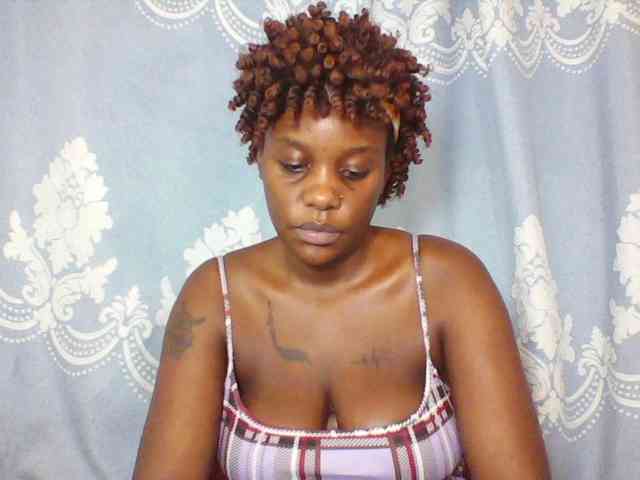 Prettydarksin webcam