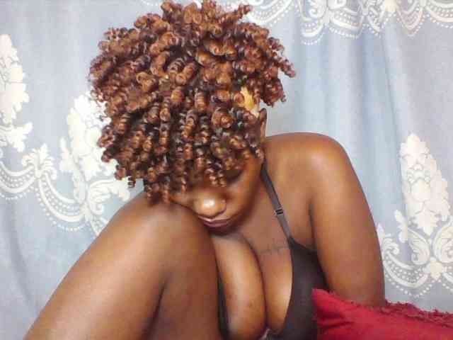 Prettydarksin webcam