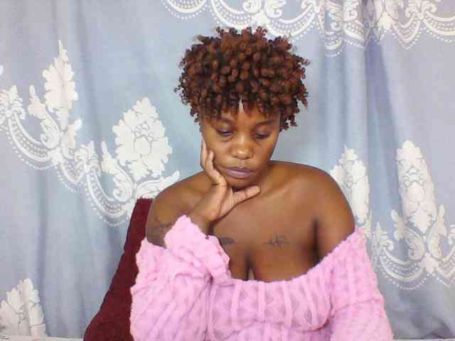 Prettydarksin webcam