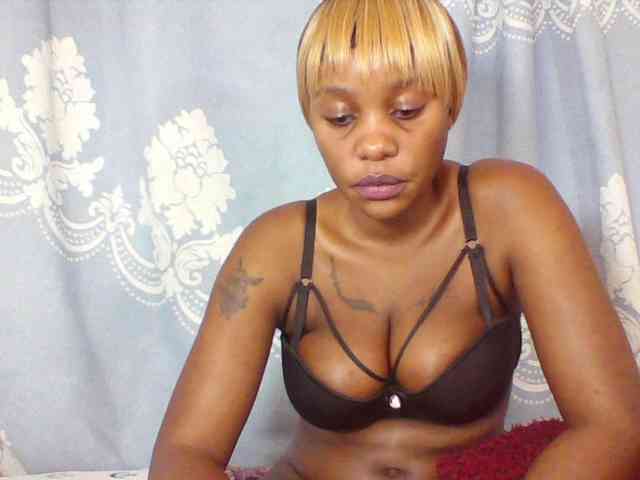 Prettydarksin webcam