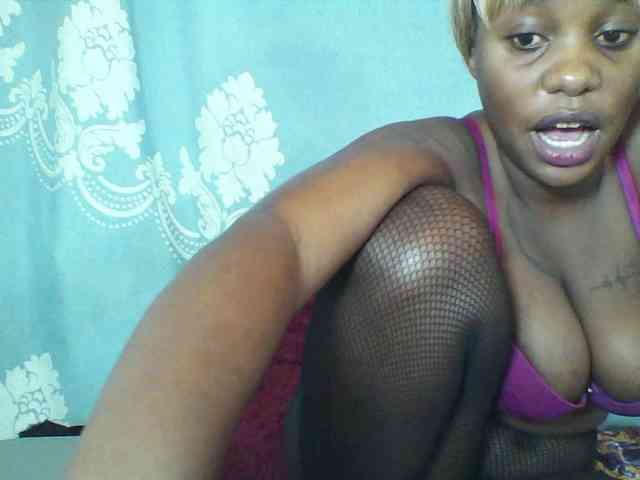 Prettydarksin webcam