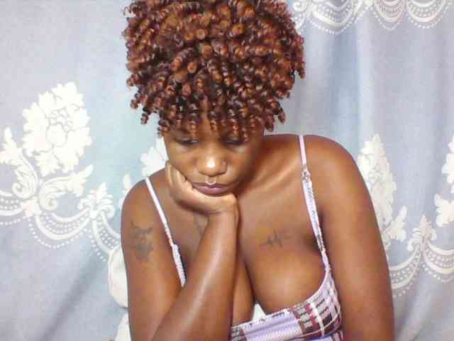 Prettydarksin webcam