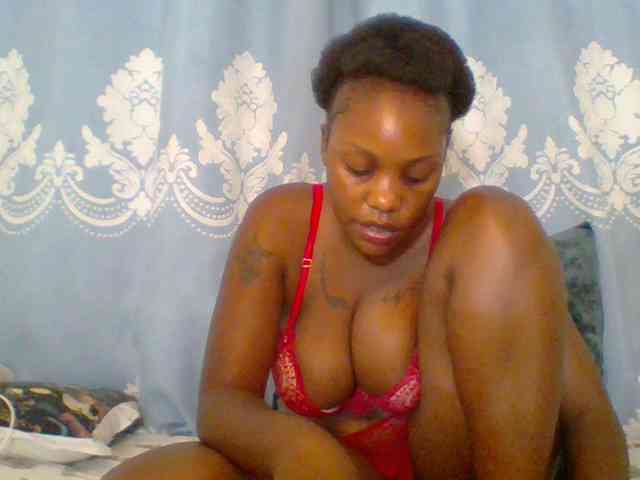 Prettydarksin webcam