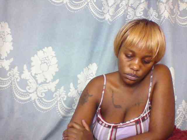 Prettydarksin webcam