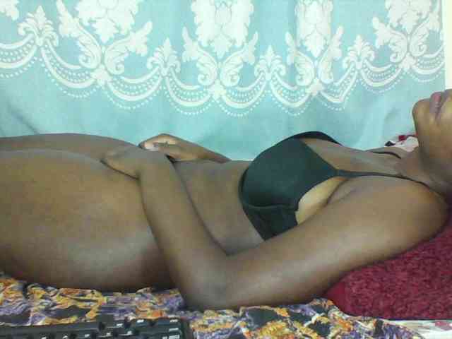 Prettydarksin webcam