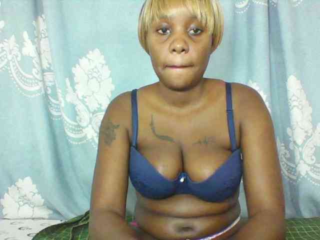 Prettydarksin webcam