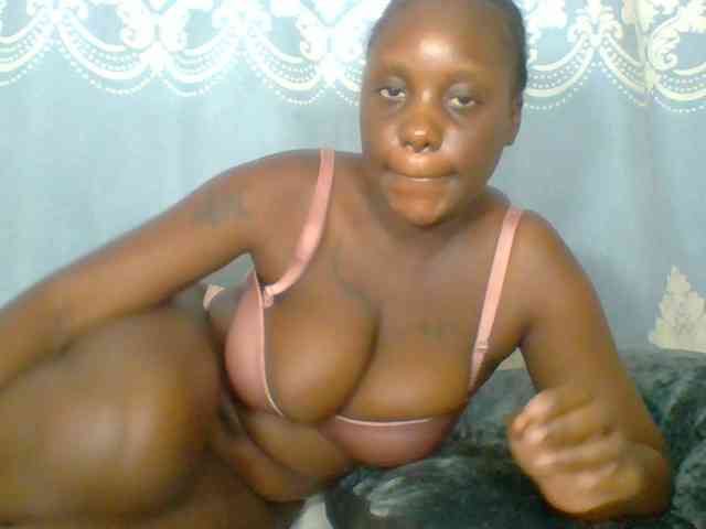 Prettydarksin webcam