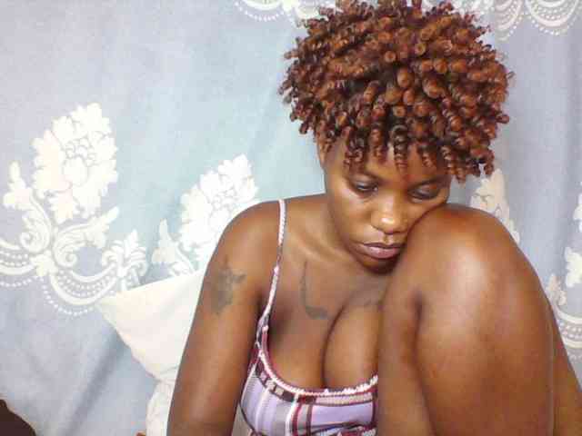 Prettydarksin webcam