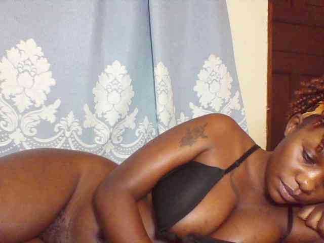 Prettydarksin webcam