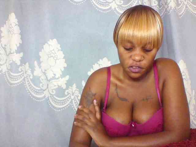 Prettydarksin webcam