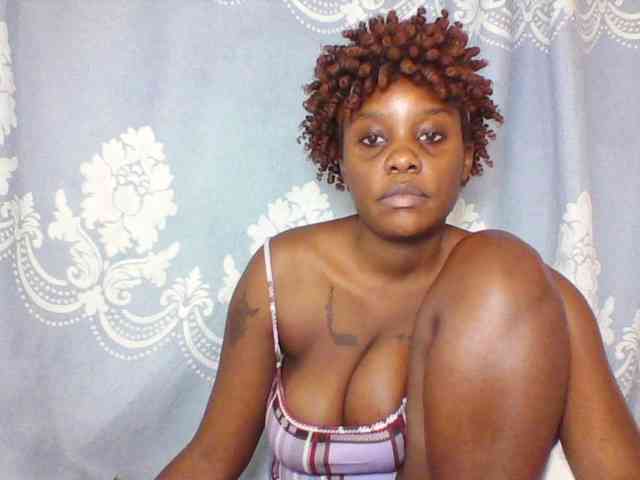 Prettydarksin webcam