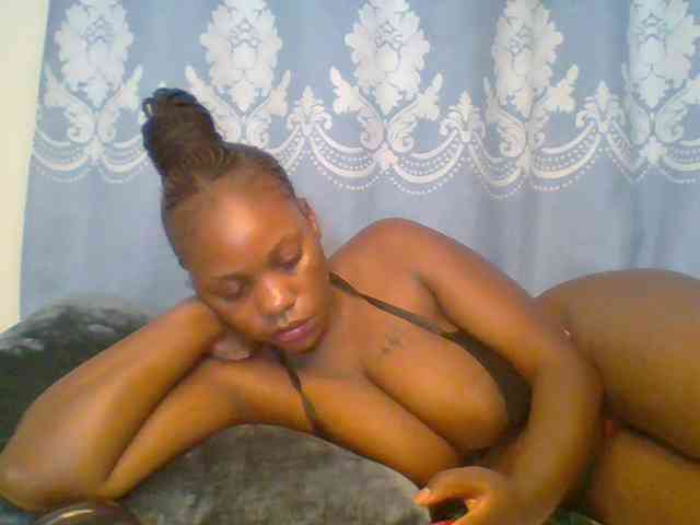 Prettydarksin webcam
