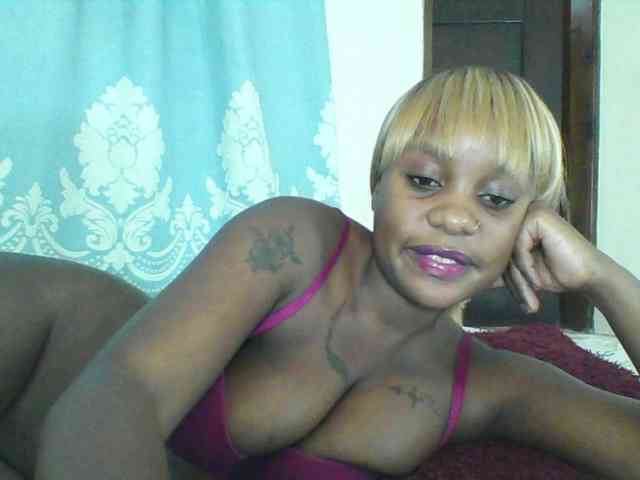 Prettydarksin webcam