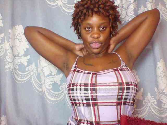 Prettydarksin webcam