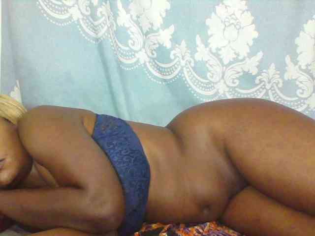 Prettydarksin webcam