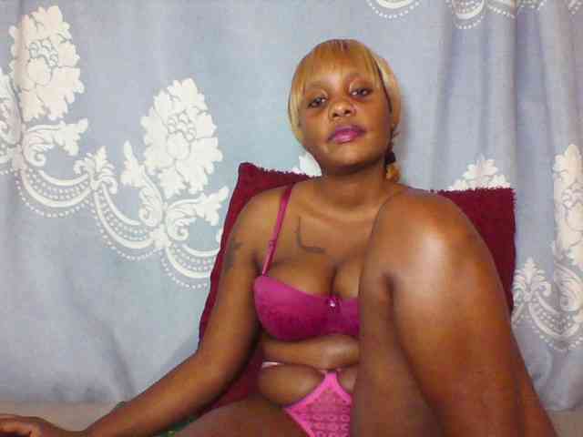 Prettydarksin webcam