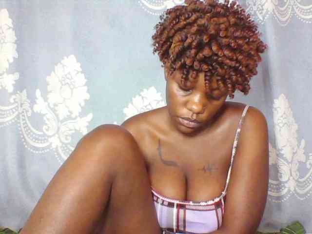Prettydarksin webcam