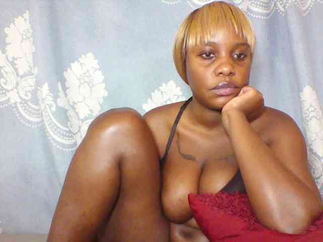 Prettydarksin webcam