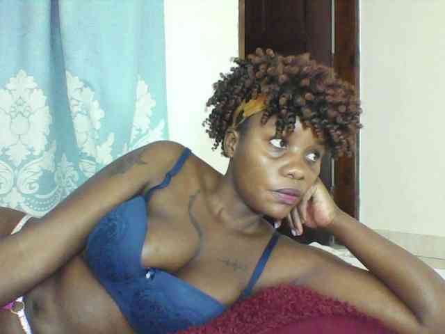 Prettydarksin webcam