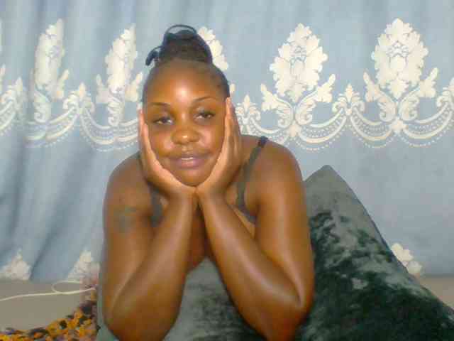 Prettydarksin webcam