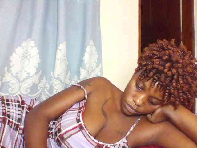 Prettydarksin webcam