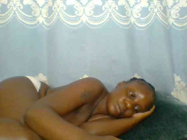 Prettydarksin webcam