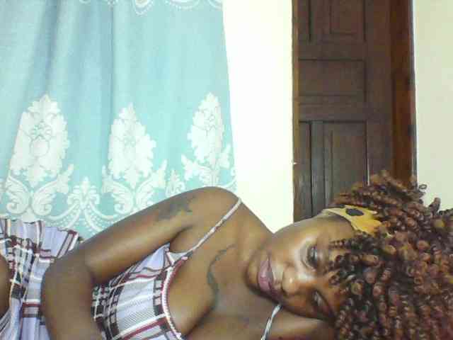 Prettydarksin webcam