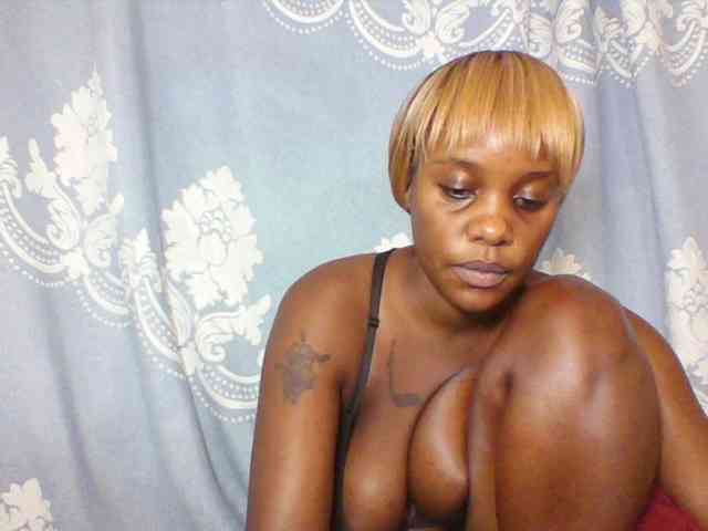 Prettydarksin webcam