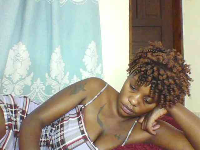Prettydarksin webcam