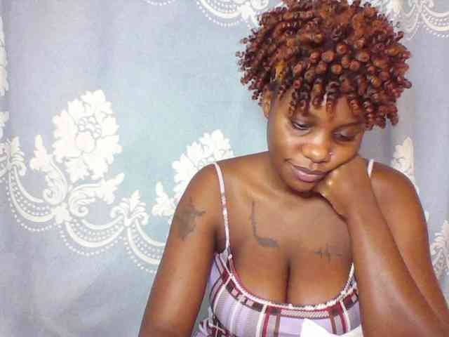 Prettydarksin webcam