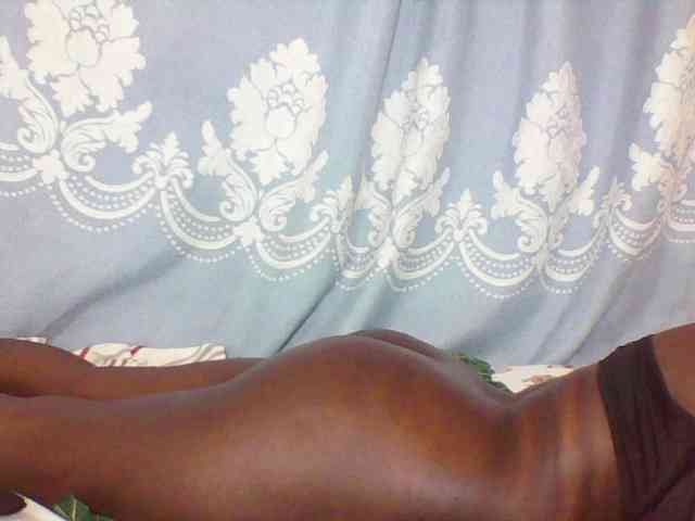 Prettydarksin webcam