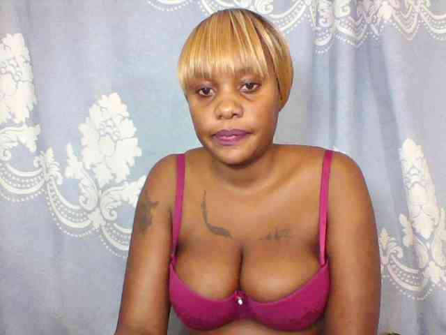 Prettydarksin webcam