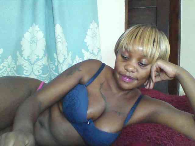Prettydarksin webcam