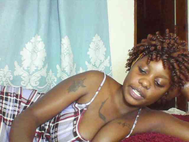 Prettydarksin webcam