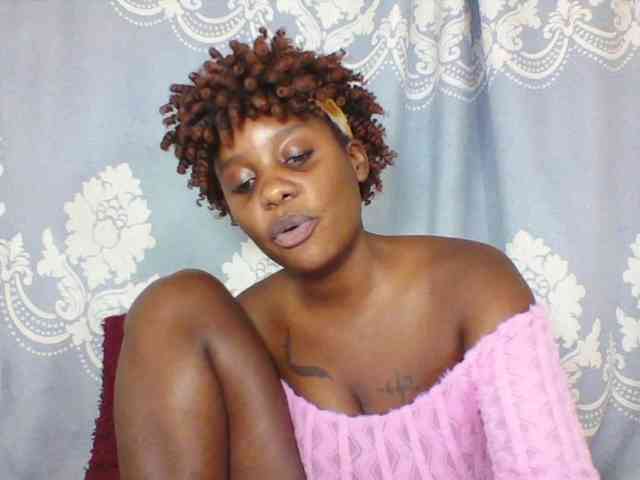 Prettydarksin webcam