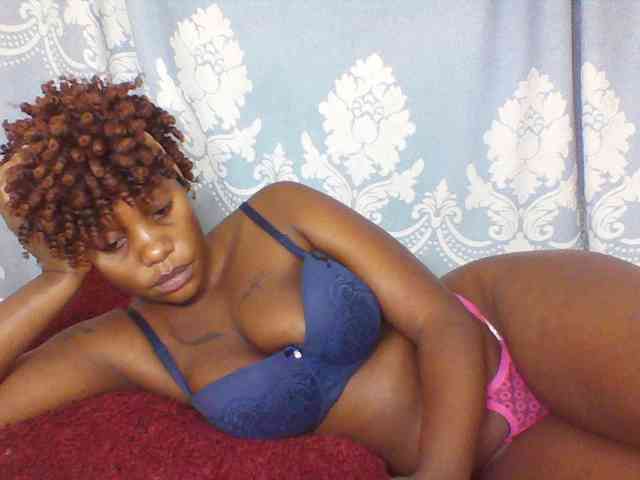 Prettydarksin webcam