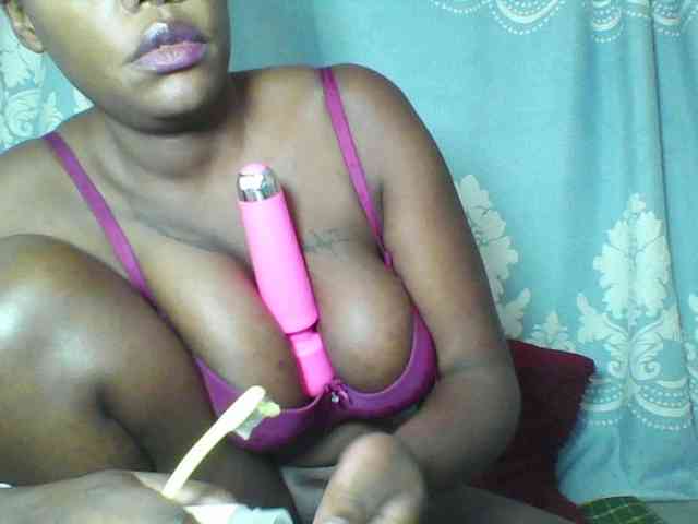 Prettydarksin webcam